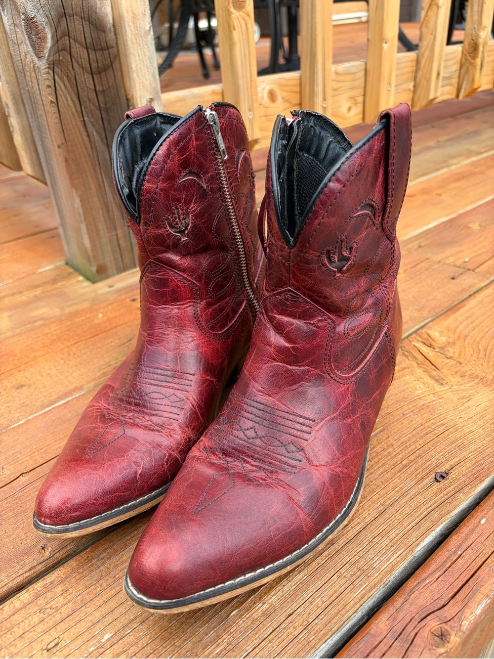 Dingo Women’s Red Leather Western Ankle Boots Size 9M